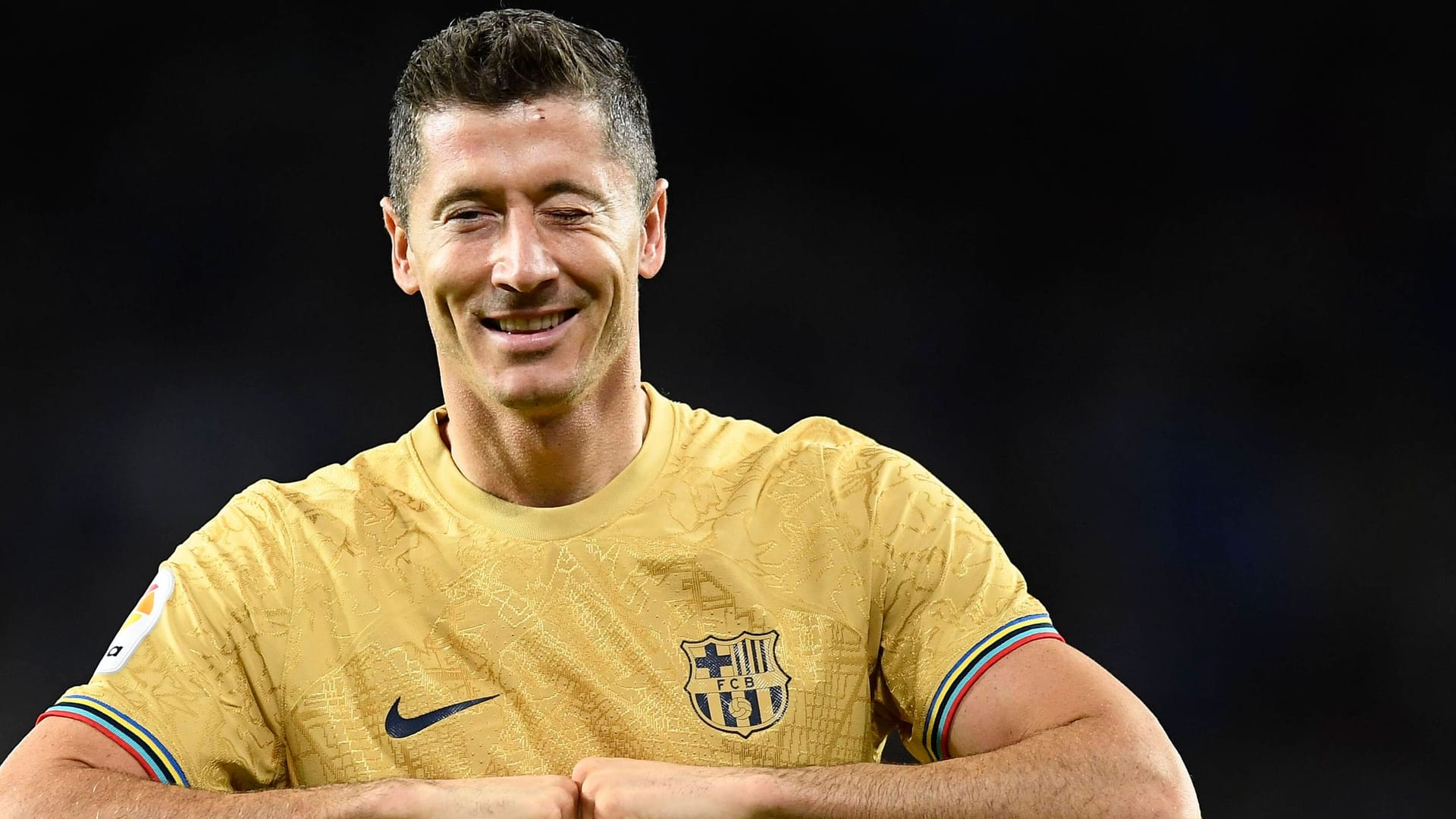 Typischer Torjubel: Robert Lewandowski feiert seinen ersten Saisontreffer für den FC Barcelona.