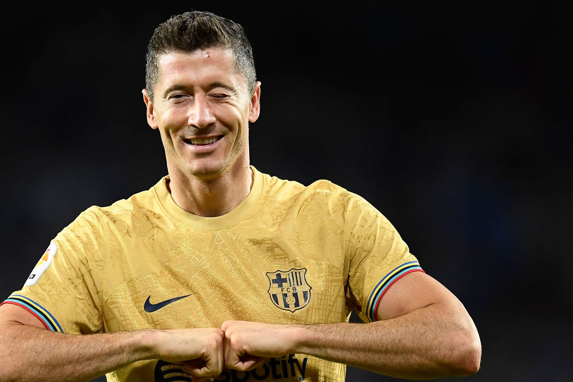 Typischer Torjubel: Robert Lewandowski feiert seinen ersten Saisontreffer für den FC Barcelona.