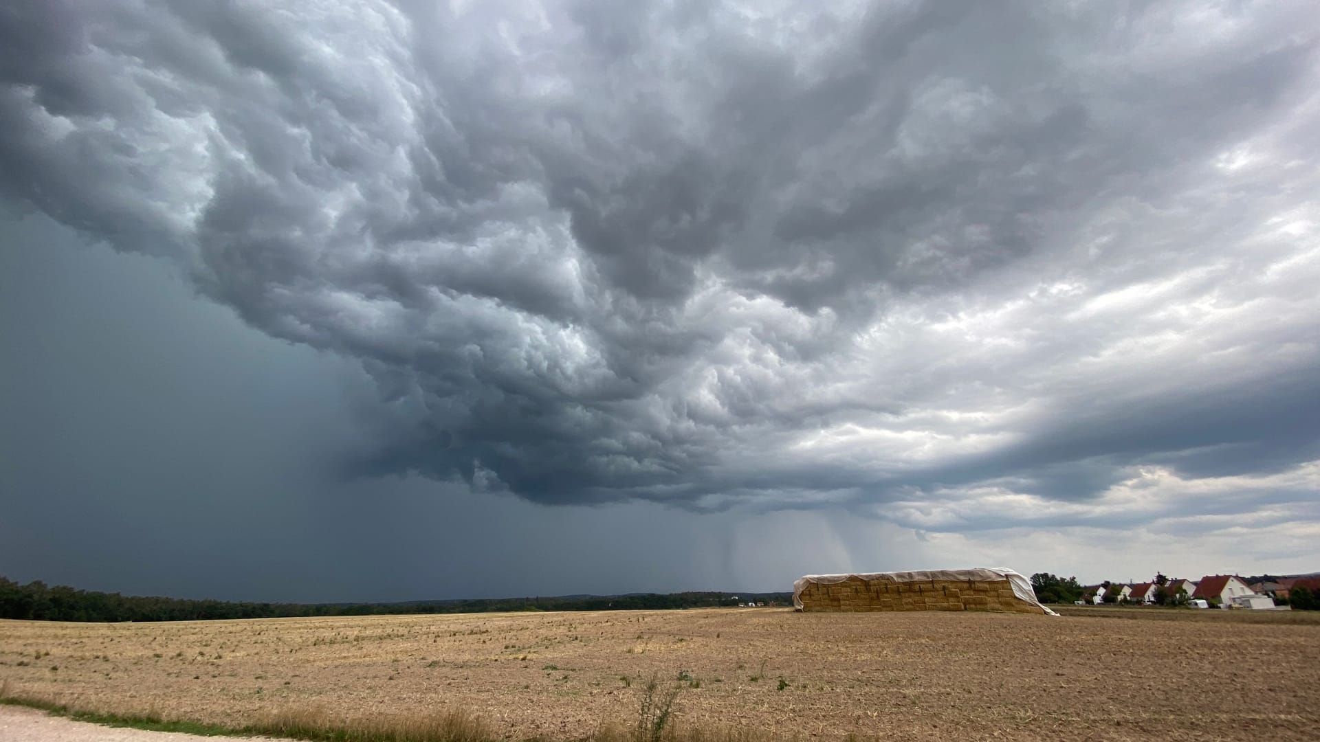 Starkes Gewitter in Nürnberg: In der Region kam es am Freitagnachmittag teils zu heftigen Unwettern.