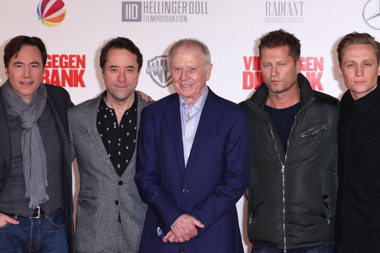 2016 drehte Petersen (M.) ein Remake seiner alten TV-Komödie "Vier gegen die Bank" mit Michael "Bully" Herbig, Jan Josef Liefers, Til Schweiger und Matthias Schweighöfer (v.l.n.r.).
