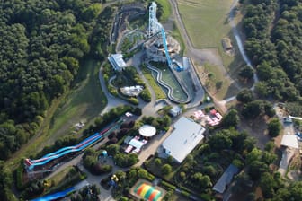 Der Wild- und Freizeitpark Klotten: Die Kripo ermittelt, nachdem eine Frau aus der Achterbahn fiel und starb.