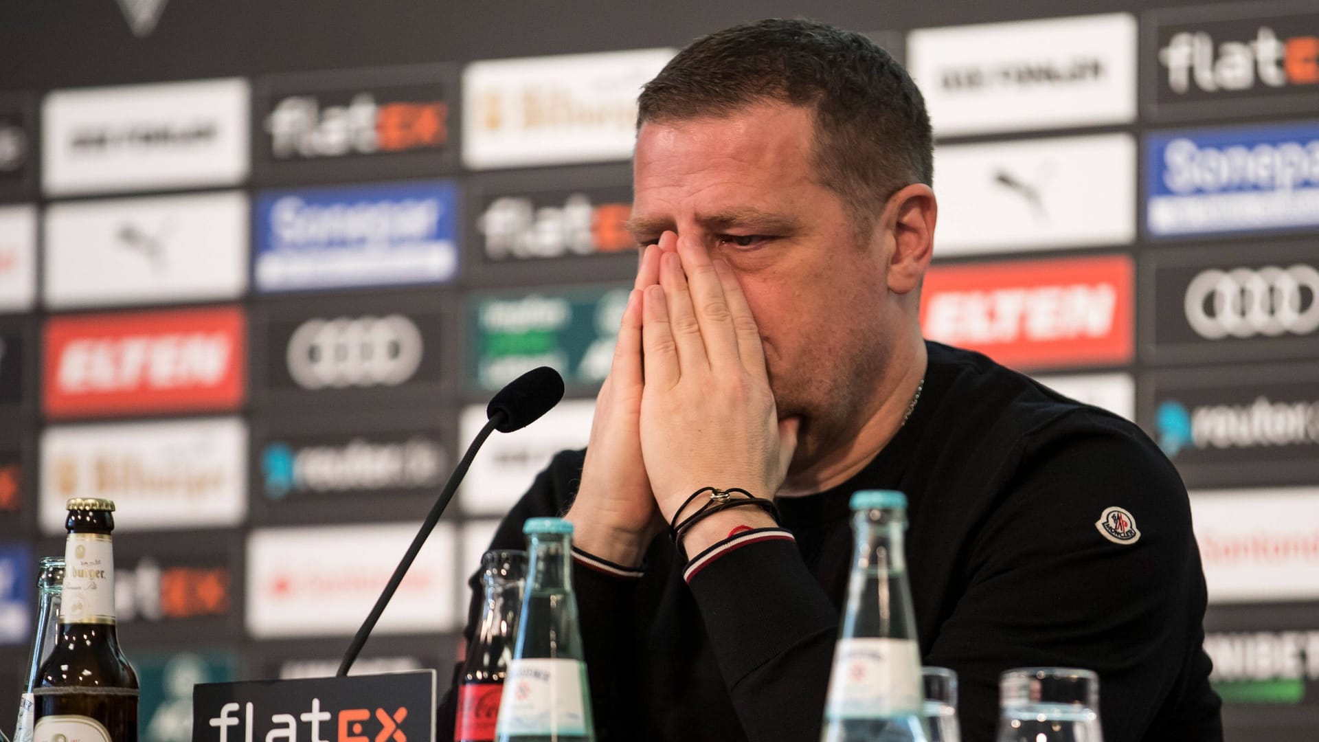 Eberl auf der Pressekonferenz im Januar: Der Sportdirektor zeigte ehrlich, wie es ihm geht.