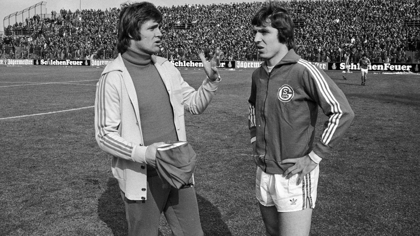 Schalkes Trainer Friedel Rausch mit Klaus Fischer in der Bundesliga-Saison 1975/76.