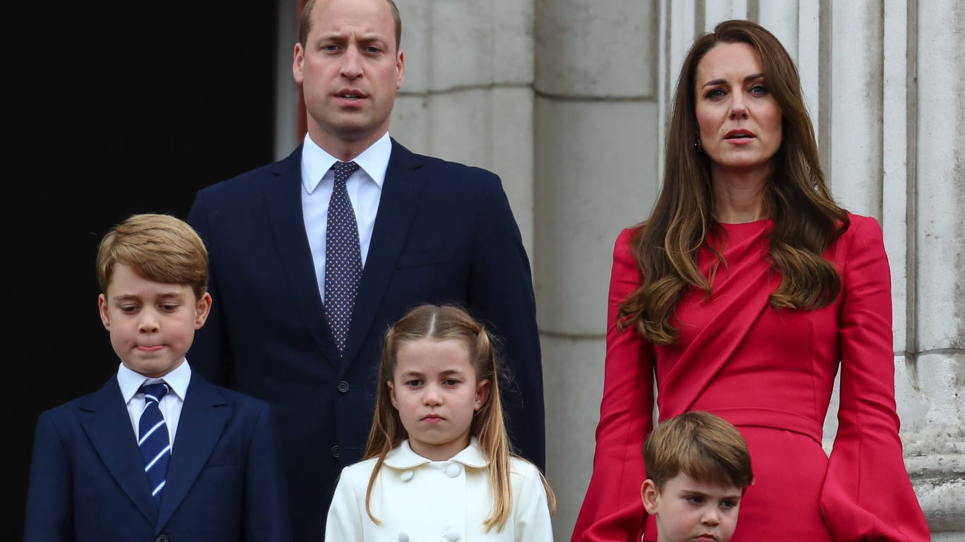 Prinz William und Herzogin Kate: Das royale Ehepaar posiert hier mit seinen Kindern Prinz George, Prinzessin Charlotte und Prinz Louis.
