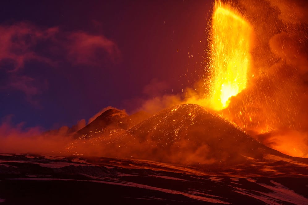 Lavaeruptionen des Ätna in Italien: Die Menschheit ist Vulkanausbrüchen gegenüber keineswegs hilflos, sagt Experte Ulrich Küppers.