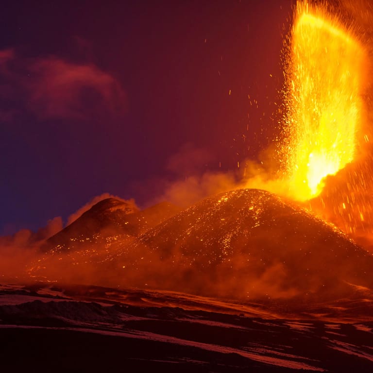 Lavaeruptionen des Ätna in Italien: Die Menschheit ist Vulkanausbrüchen gegenüber keineswegs hilflos, sagt Experte Ulrich Küppers.