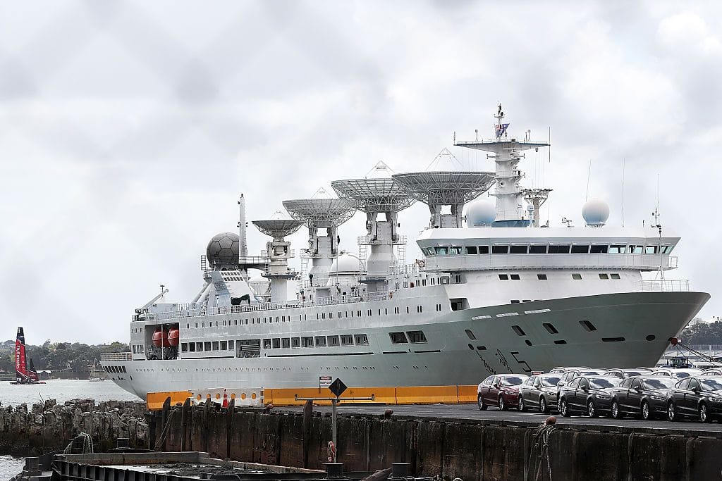 Das chinesische Überwachungsschiff Yuan Wang 5 dockt in einem neuseeländischen Hafen an.