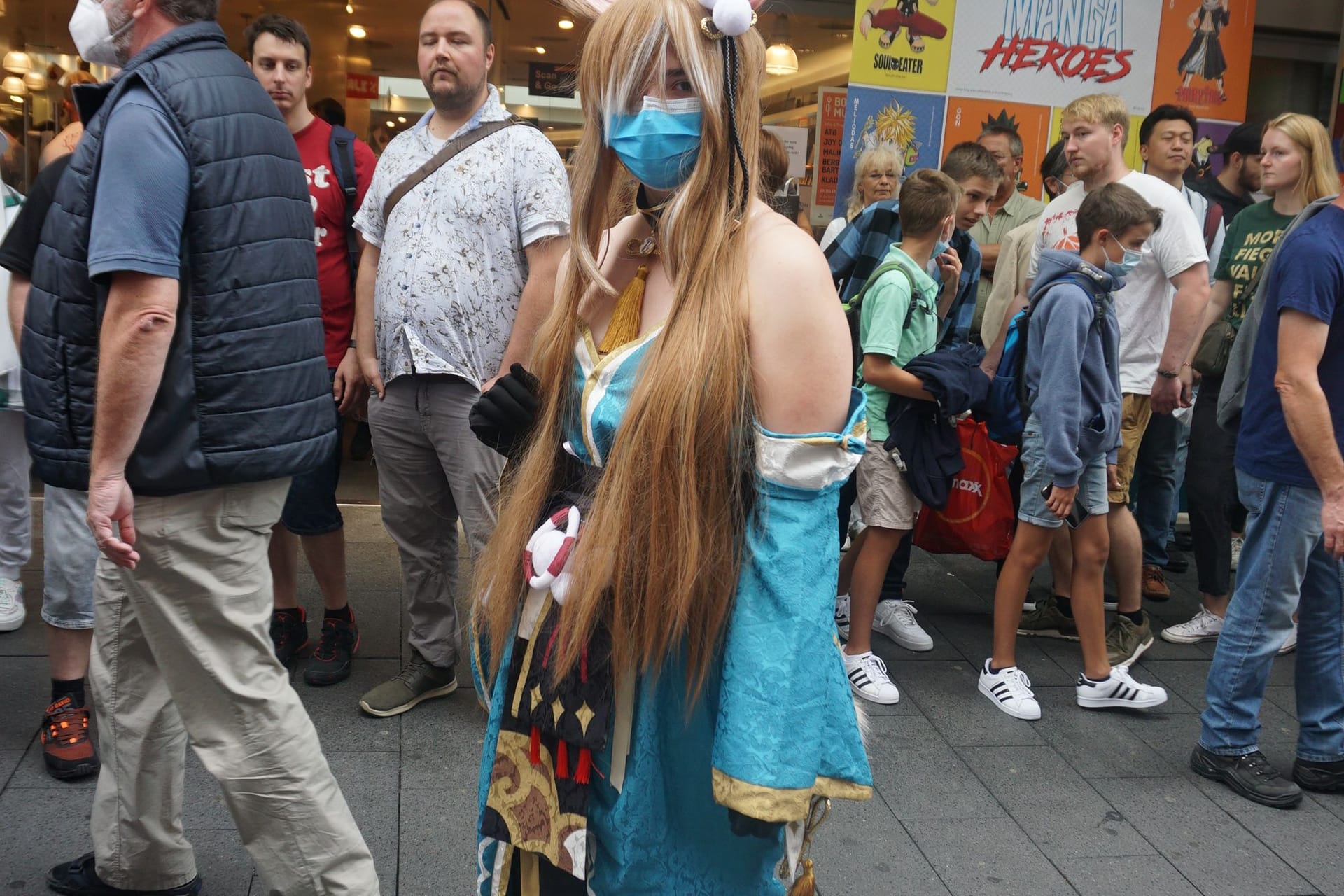 Bunter, bunter, am buntesten: Beim Manga-Walk verkleideten sich Comic-Fans als Comic-Figuren.