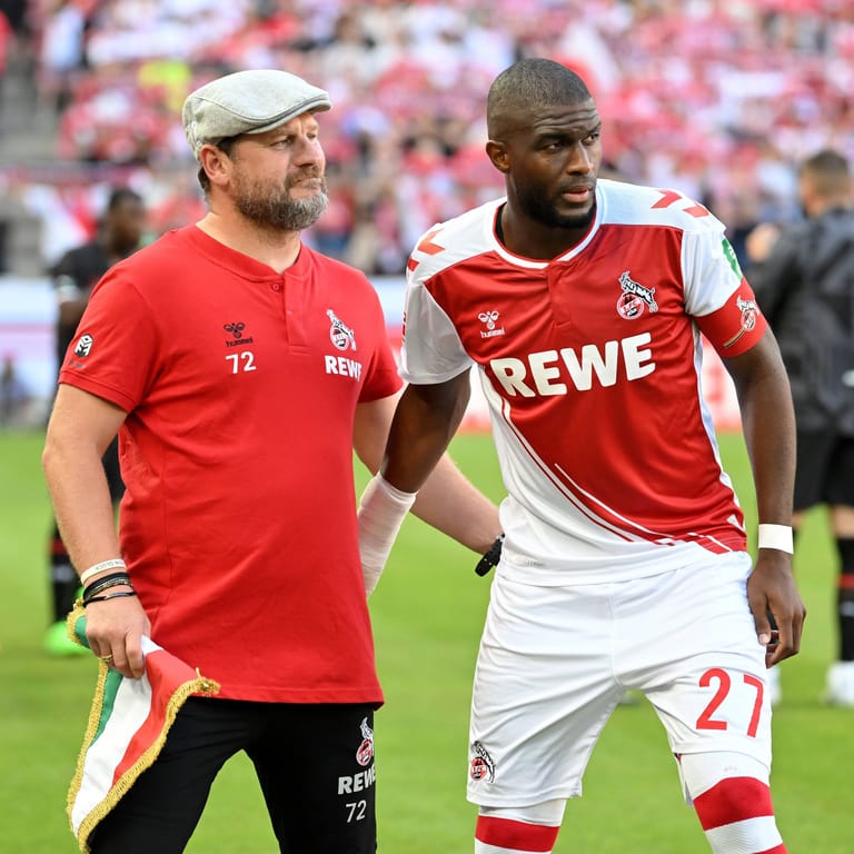 Trainer Steffen Baumgart (l) und Spieler Anthony Modeste: Der Weggang des Franzosen macht den FC-Trainer sauer.