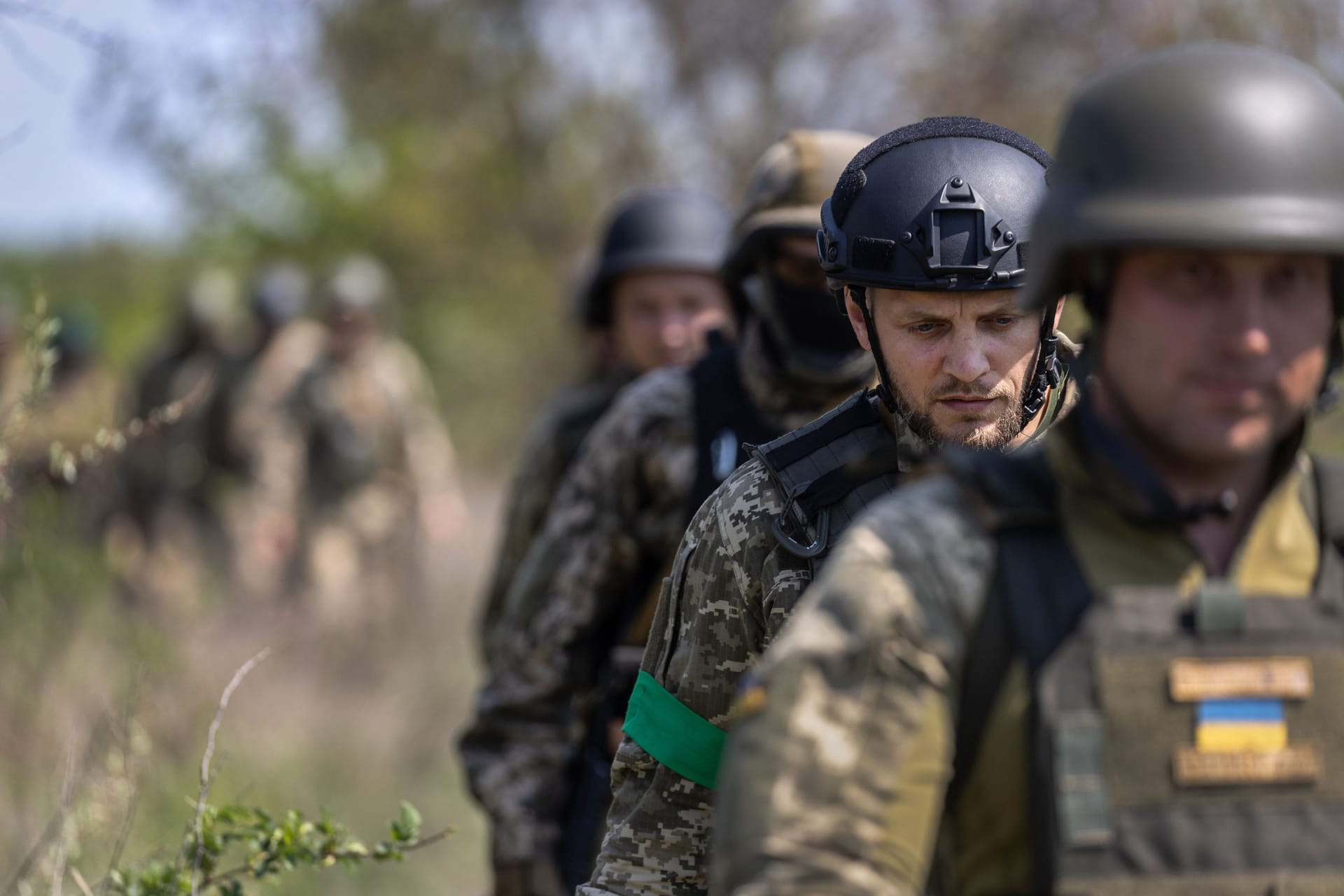 Ukrainische Soldaten nahe der Frontlinie bei Cherson (Archivbild): Derzeit wird ein Großteil der Region von Russland kontrolliert.