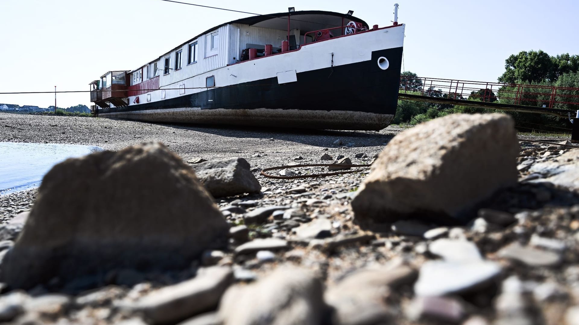 Niedriger Pegelstand im Rhein