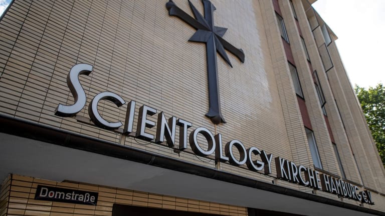 Das Zentrum der Scientology Organisation in der Hamburger Innenstadt: Der Verfassungsschutz warnt vor Flyern der Sekte.