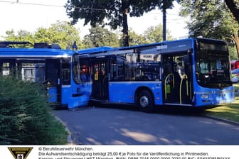 Unfall am Scheidplatz: Straßenbahn kracht in einen Linienbus.