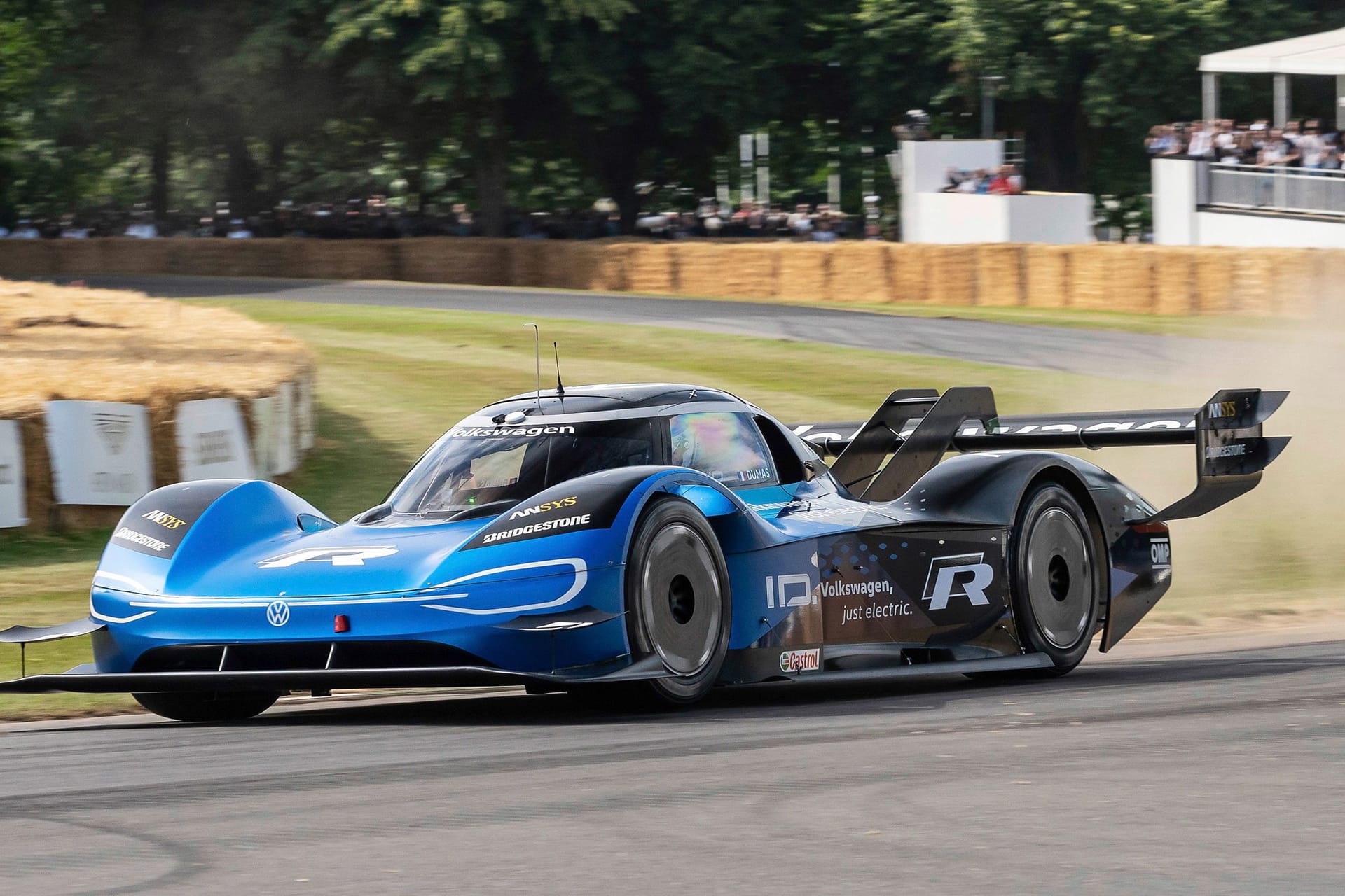 Streckenrekord: Romain Dumas fuhr mit einem elektrischen Auto, dem VW ID.R, beim Goodwood Festival of Speed 2019 die Strecke in 39,9 Sekunden.