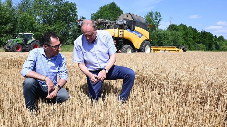 Bundesagrarminister Özdemir und der Präsident des Deutschen Bauernverbands Rukwied: Das Landwirtschaftsministerium hat einen Kompromiss vorgeschlagen.