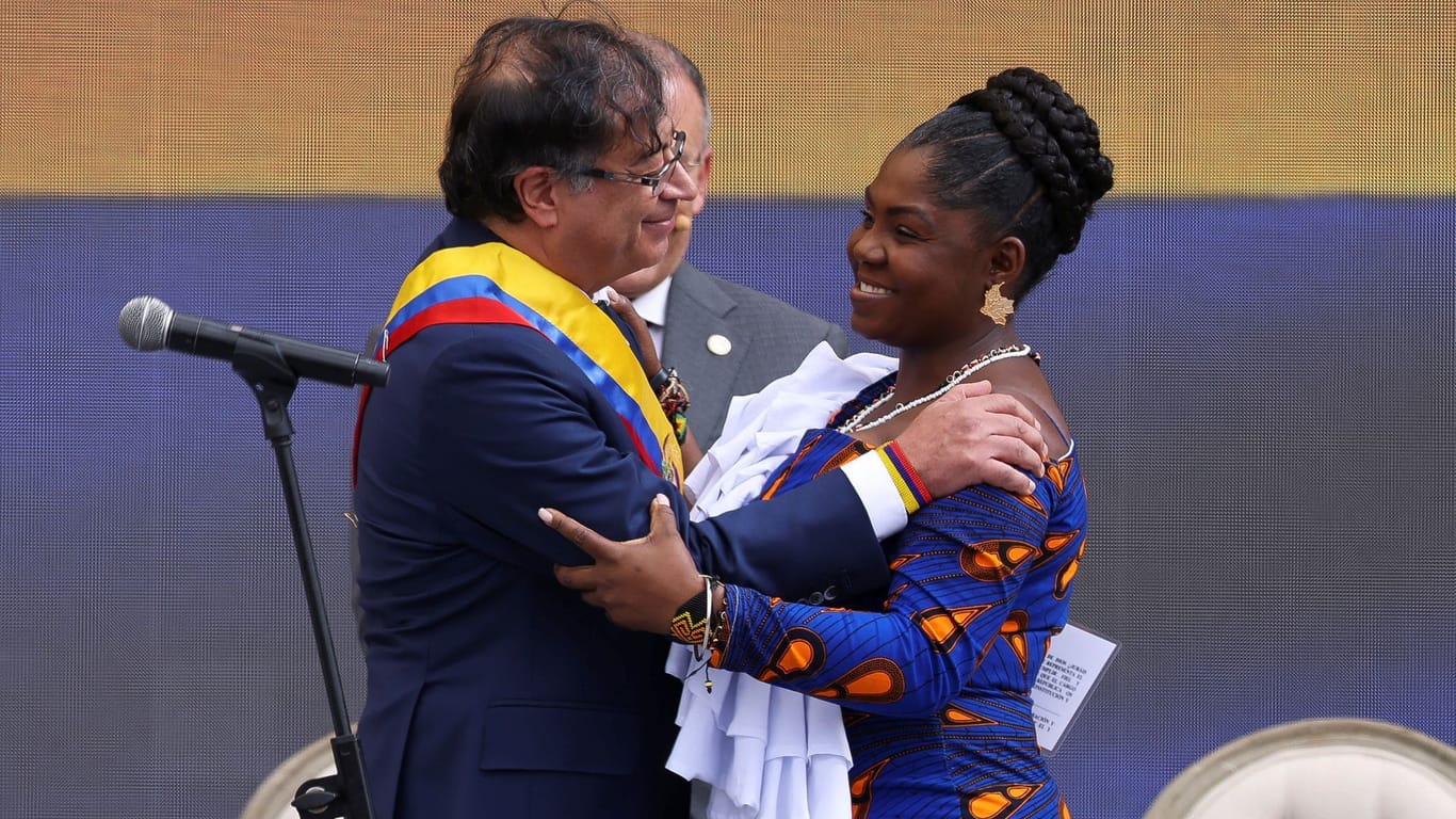 Kolumbiens neuer Präsident Gustavo Petro (links) und die neue Vize-Präsidentin Francia Marquez: Sie ist die erste Schwarze Frau an der Spitze Kolumbiens.
