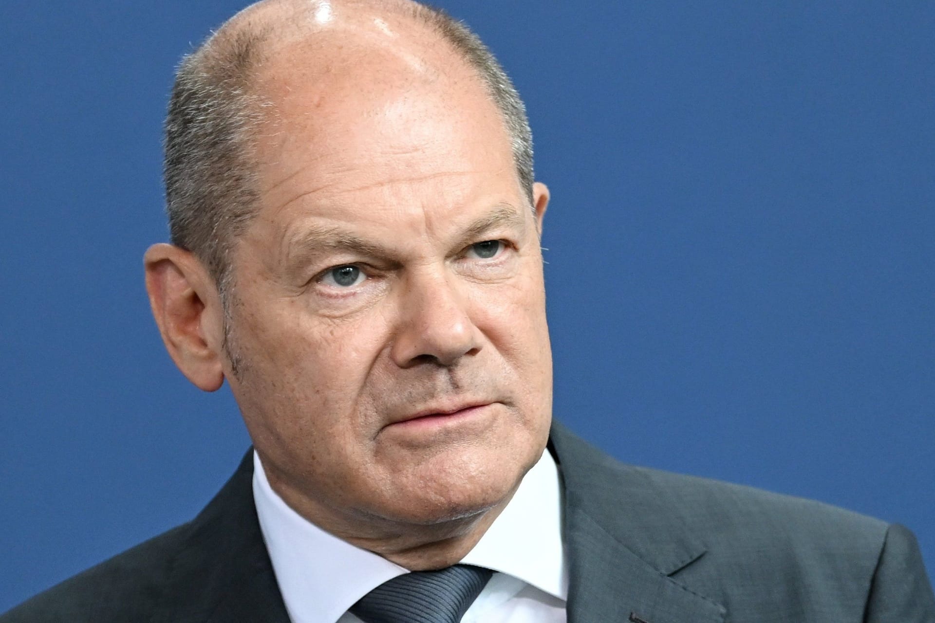 Olaf Scholz: Der Kanzler hat die Turbine für Nord Stream 1 inspiziert.