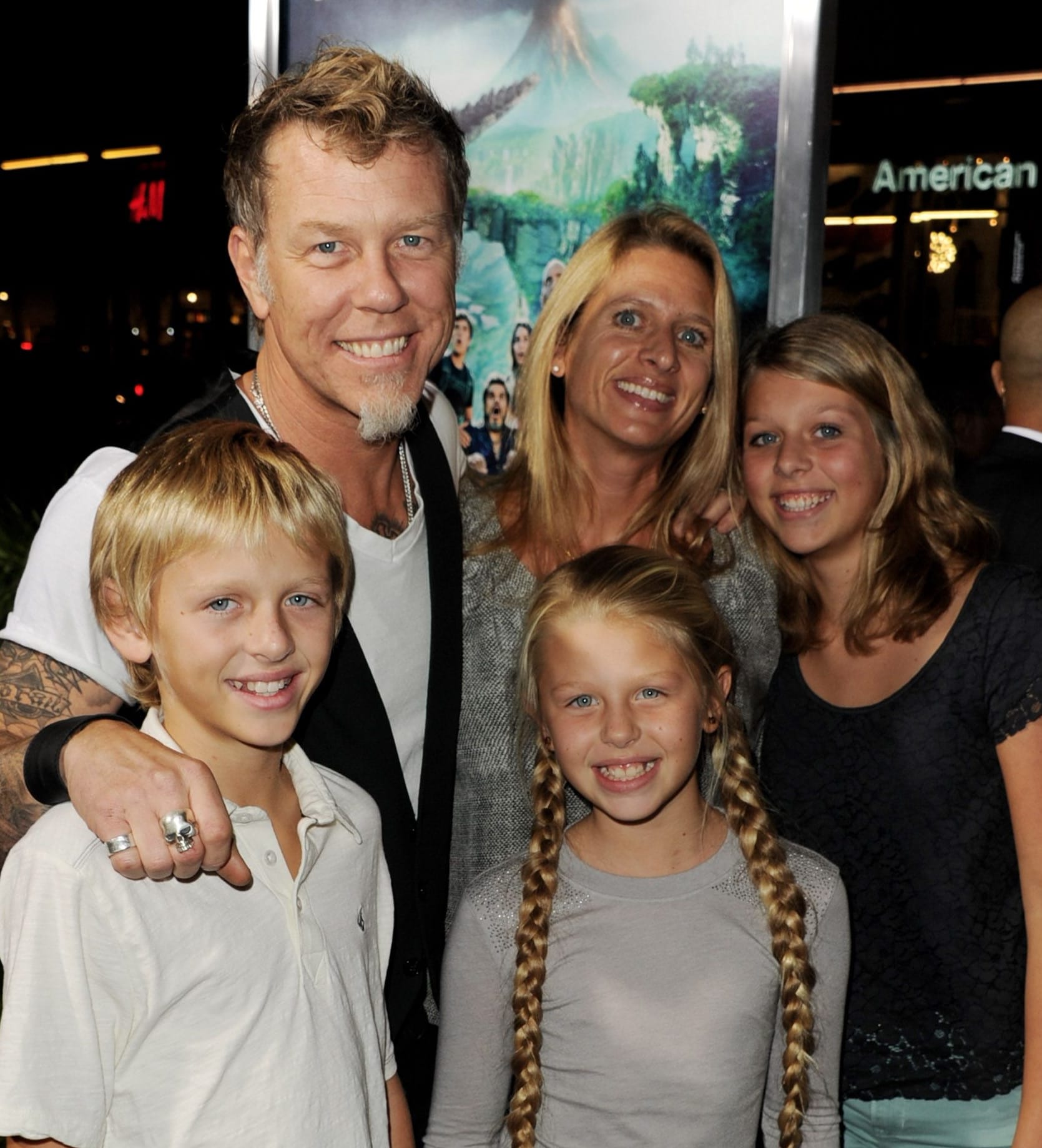 James und Francesca Hetfield mit ihren Kindern Castor, Marcella und Cali im Jahr 2012.
