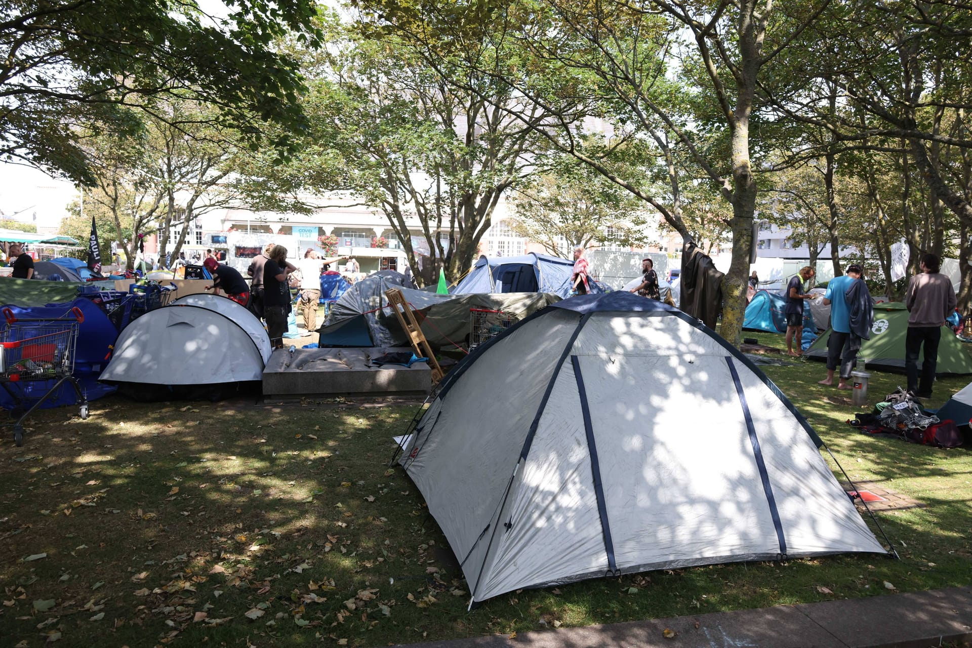 Protestcamp von Punkern auf Sylt (Archivfoto): Dort wurde ein junger Mann schwer verletzt.