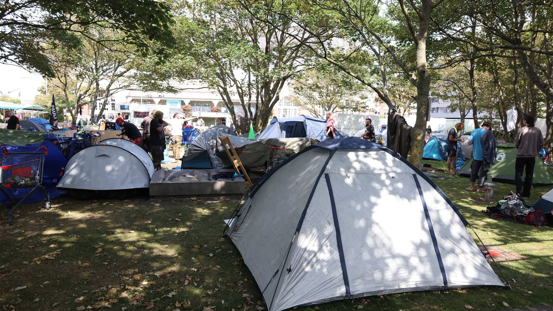 Protestcamp von Punkern auf Sylt (Archivfoto): Dort wurde ein junger Mann schwer verletzt.