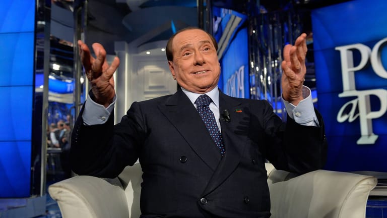 Silvio Berlusconi in einer TV-Sendung (Archivbild): Der 85-jährige italienische Politiker will zurück auf die politische Bühne.