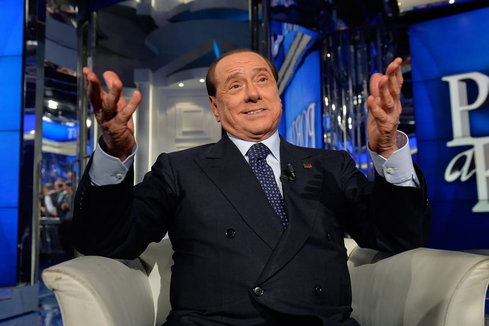 Silvio Berlusconi in einer TV-Sendung (Archivbild): Der 85-jährige italienische Politiker will zurück auf die politische Bühne.