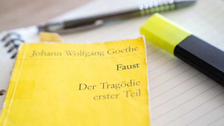 Eine Ausgabe "Faust - Der Tragödie erster Teil" von Johann Wolfang von Goethe: Das Buch steht immer seltener auf dem Lehrplan.