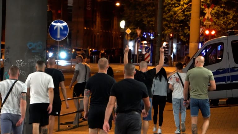 Gewaltbereite Fußballfans in Frankfurt: In der Nacht kam es zu massiven Ausschreitungen.