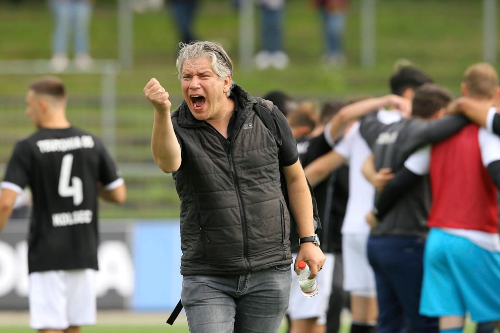 Liborio Mazzagatti, sportlicher Leiter der Teutonia, kritisierte St. Pauli vor dem DFB-Pokalspiel gegen Leipzig.