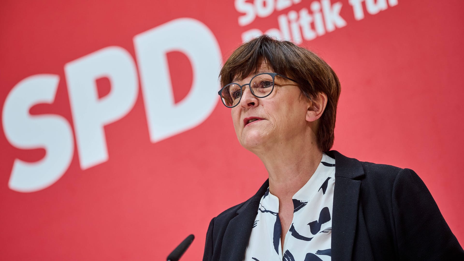 SPD-Parteivorsitzende Saskia Esken (Archivbild): SPD-Chefin Esken sieht die Gasumlage als bedeutend für die wirtschaftliche Gesamtsituation und nicht für Konzernprofite.