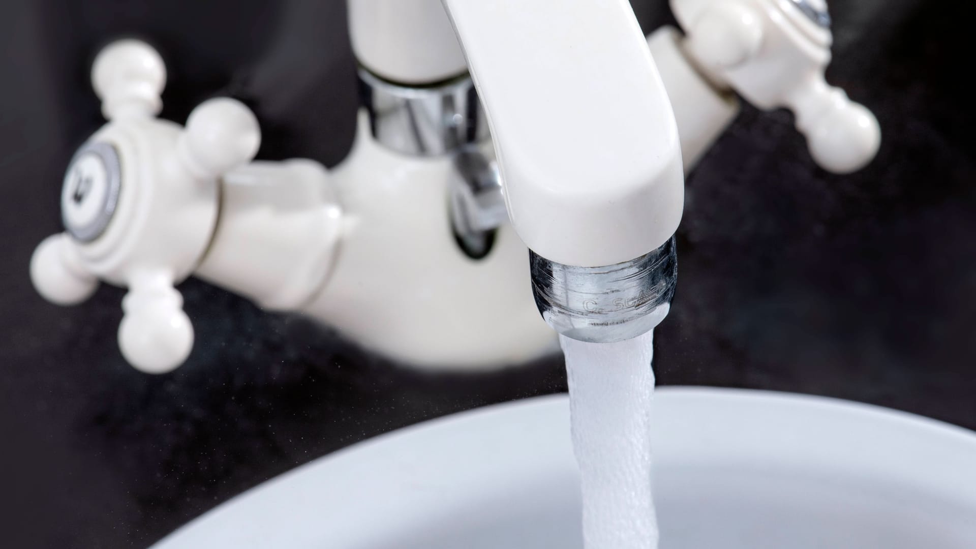 Das Abstellen von Warmwasser zeigt erste Energieeinsparungen in Oldenburg. Das Abstellen von Warmwasser zeigt erste Energieeinsparungen in Oldenburg.