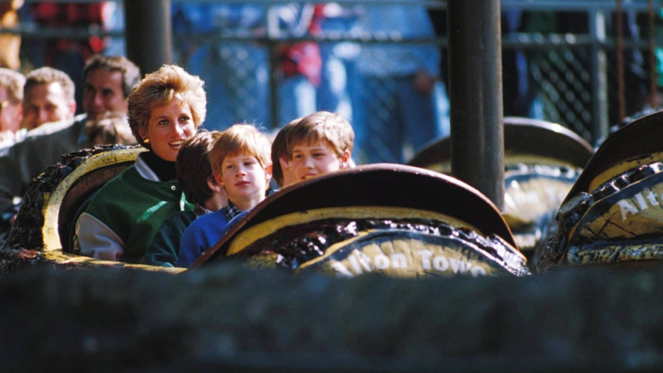 1994: Diana besuchte mit ihren Söhnen einen Freizeitpark.