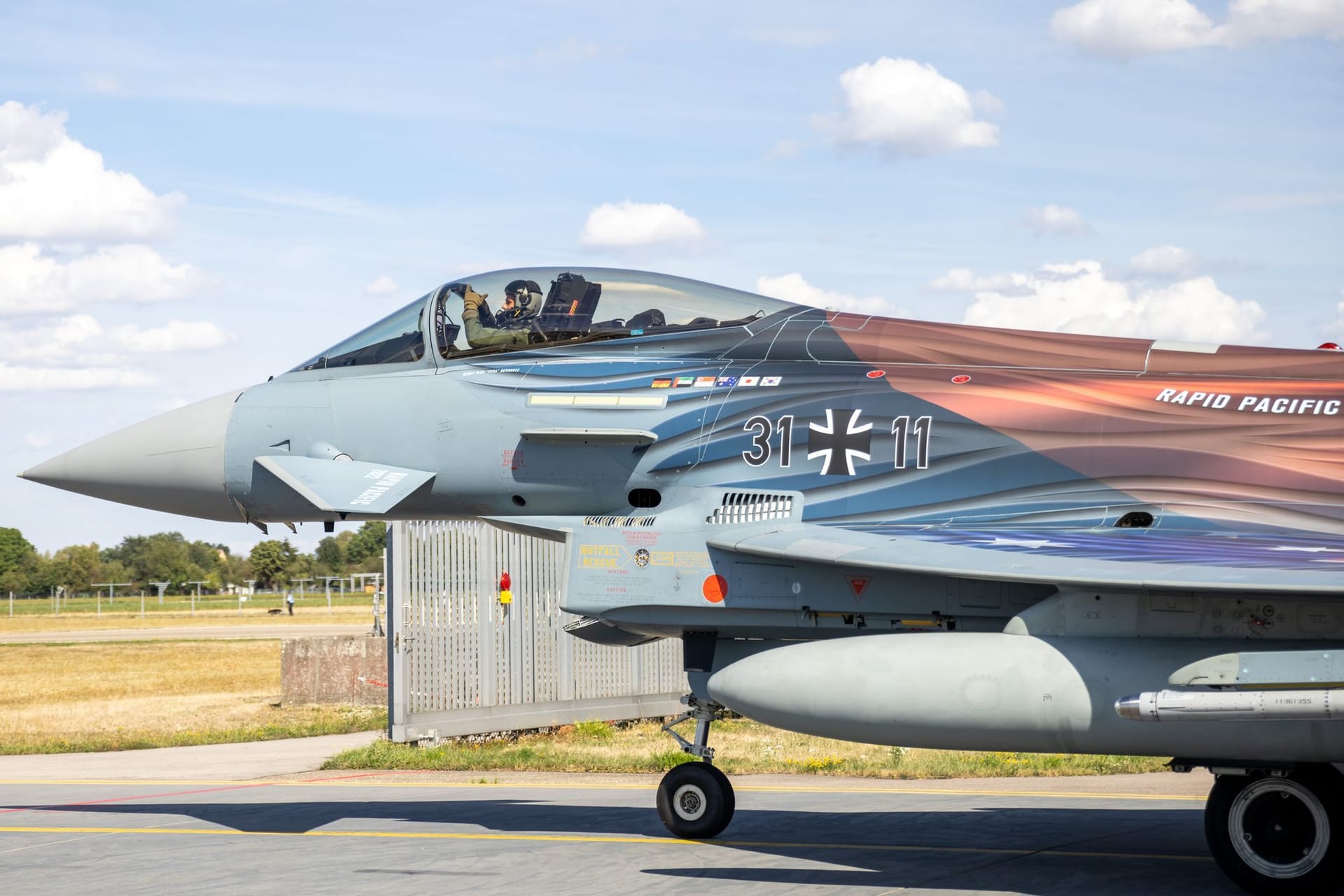 Ein deutscher Eurofighter mit Spezial-Folierung: Der Kampfjet hatte auf dem Weg nach Australien eine Panne.