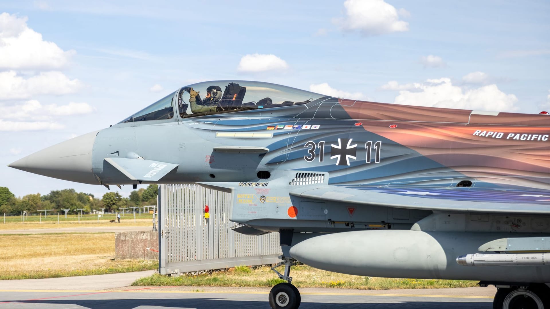 Ein deutscher Eurofighter mit Spezial-Folierung: Der Kampfjet hatte auf dem Weg nach Australien eine Panne.