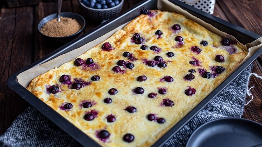 Blechpfannkuchen: Statt in der Pfanne gelingt er im Backofen.