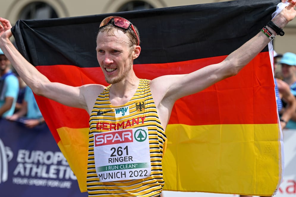 Richard Ringer am Ziel: Bei der Leichtathletik-EM gewann der Marathonläufer sensationell Gold für Deutschland.