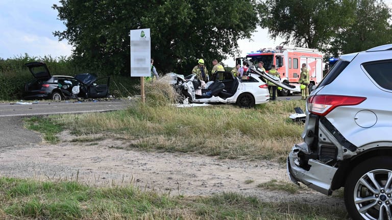 Schwerer Verkehrsunfall in Pulheim: Bei dem Unfall wurden fünf Menschen verletzt.