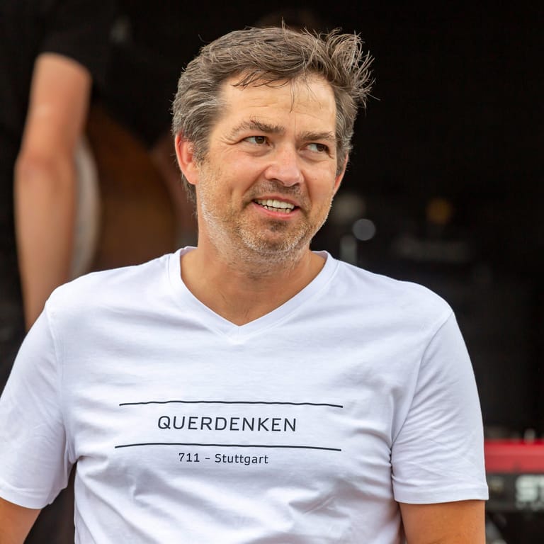 Michael Ballweg, Gründer der "Querdenken"-Bewegung (Archiv): Wegen des Verdachts des Betrugs und der Geldwäsche sitzt er derzeit in Stuttgart in Untersuchungshaft.