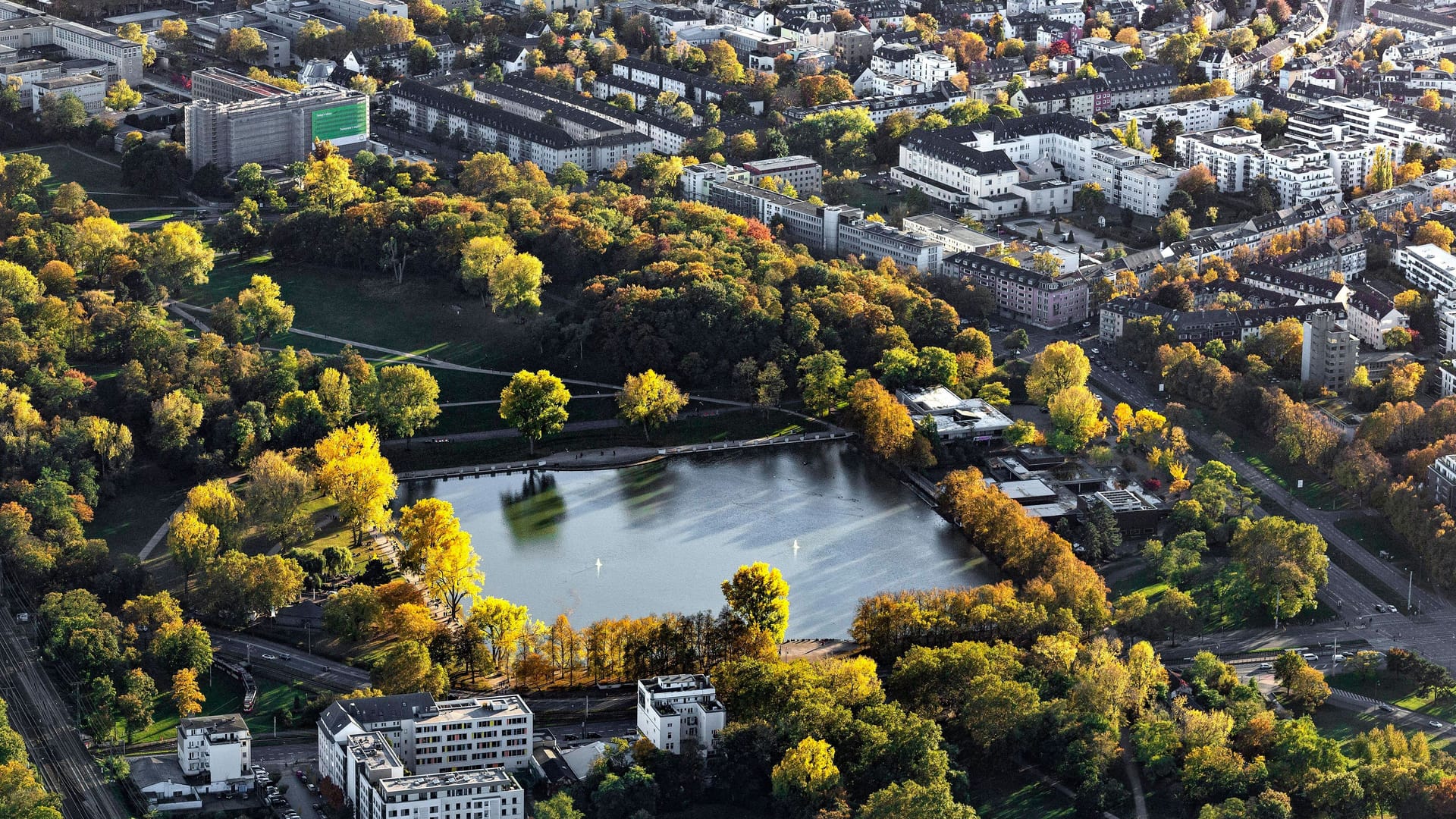 Aachener Weiher in Köln: In der Nacht soll es hier zu Krawallen gekommen sein. Aachener Weiher in Köln: In der Nacht soll es hier zu Krawallen gekommen sein.