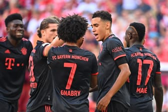 Jamal Musiala (2.v.l.): Der Bayern-Youngster verschiebt die Grenzen seines riesigen Potenzials immer weiter nach oben. Mit vier Pflichtspieltreffern ist er aktuell Bayerns Toptorschütze.