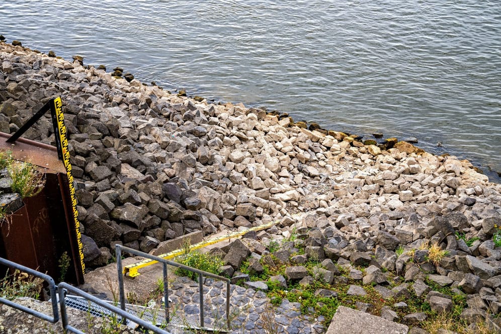Niedriger Wasserstand im Rhein