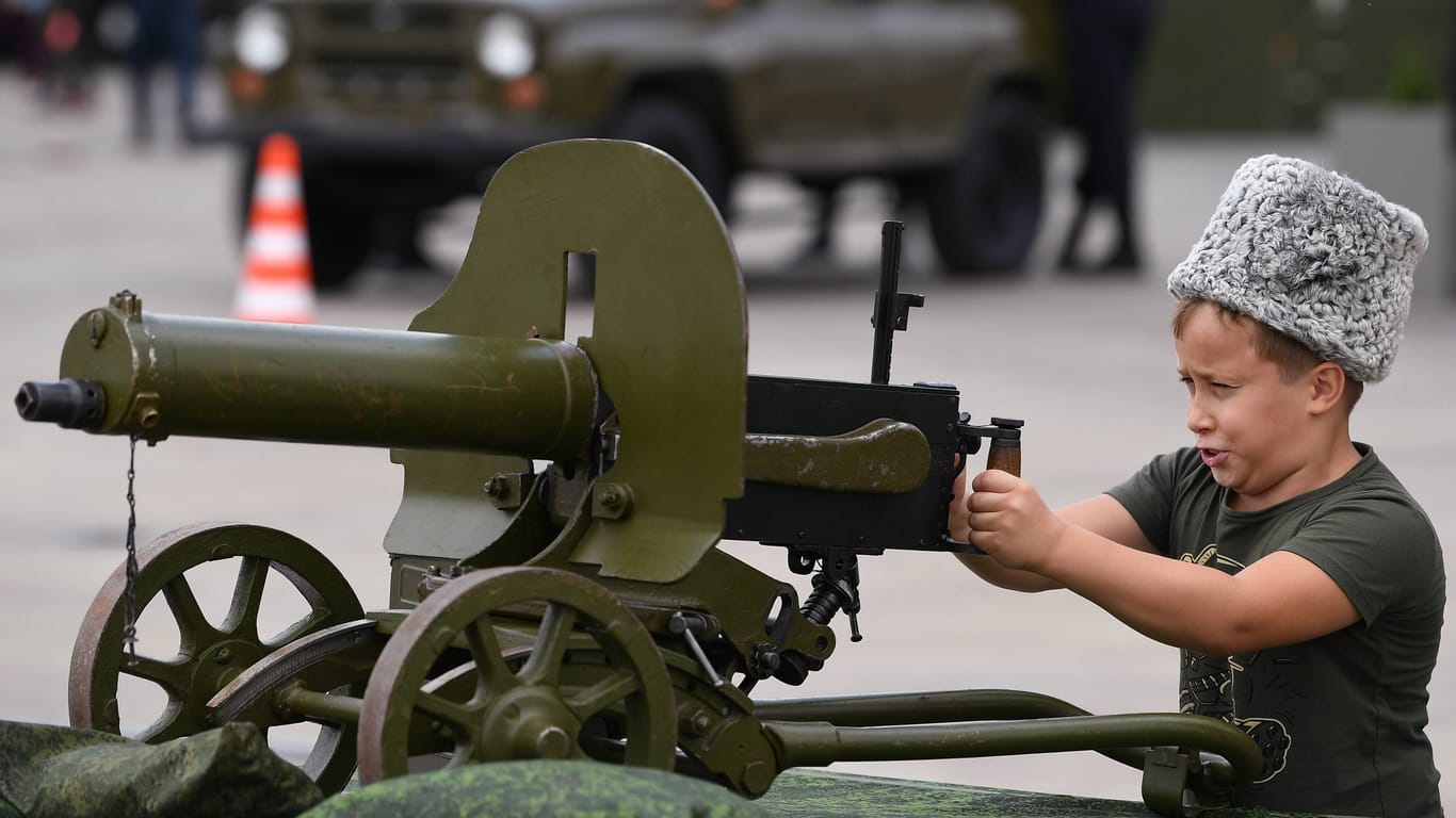 "Militär-Disneyland" nahe Moskau: Die Kinder sollen dort mit Waffen vertraut gemacht werden.