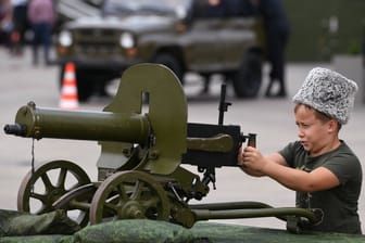 "Militär-Disneyland" nahe Moskau: Die Kinder sollen dort mit Waffen vertraut gemacht werden.