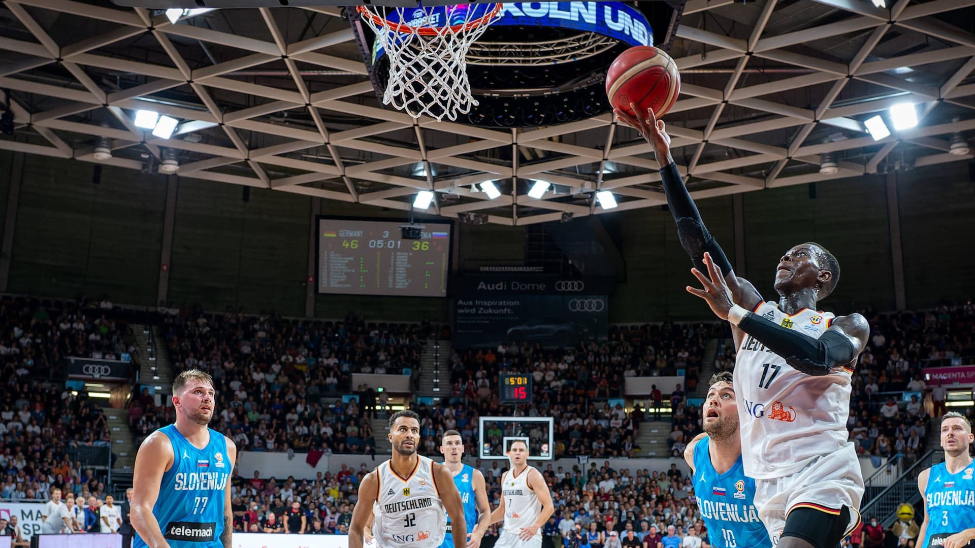 Deutschlands Dennis Schröder beim Korbleger im letzten DBB-Test vor der EM gegen Slowenien.