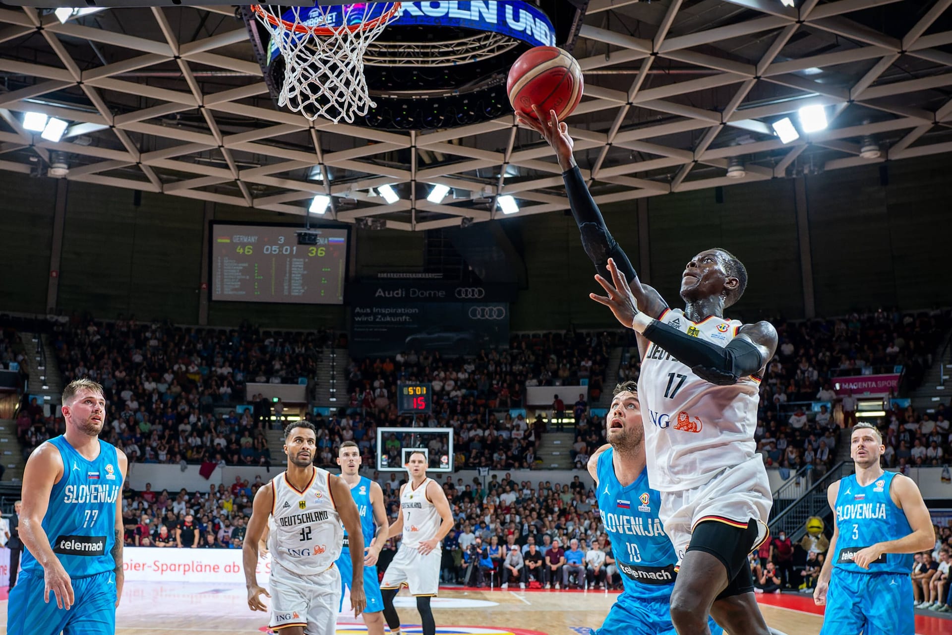 Deutschlands Dennis Schröder beim Korbleger im letzten DBB-Test vor der EM gegen Slowenien.