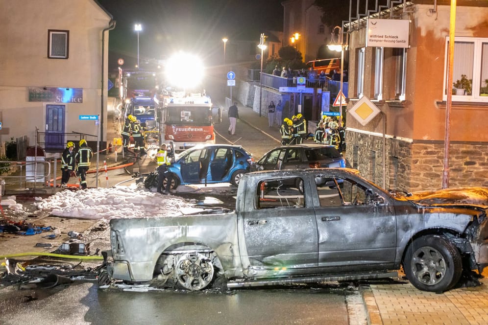 Bernsbach: Bei einem Verkehrsunfall mit drei beteiligten Autos sind neun Menschen verletzt worden.