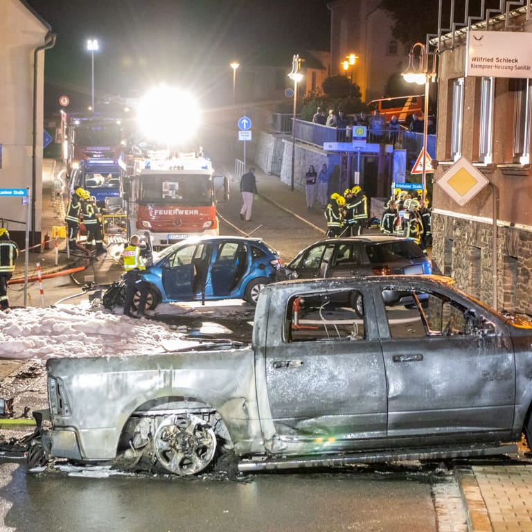 Bernsbach: Bei einem Verkehrsunfall mit drei beteiligten Autos sind neun Menschen verletzt worden.