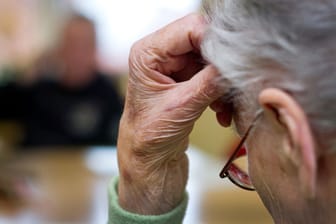 Gedächtnis-Probleme: Wer regelmäßig vergessliche Momente hat, hat oft Sorge, dass sich eine Alzheimer-Erkrankung anbahnt.