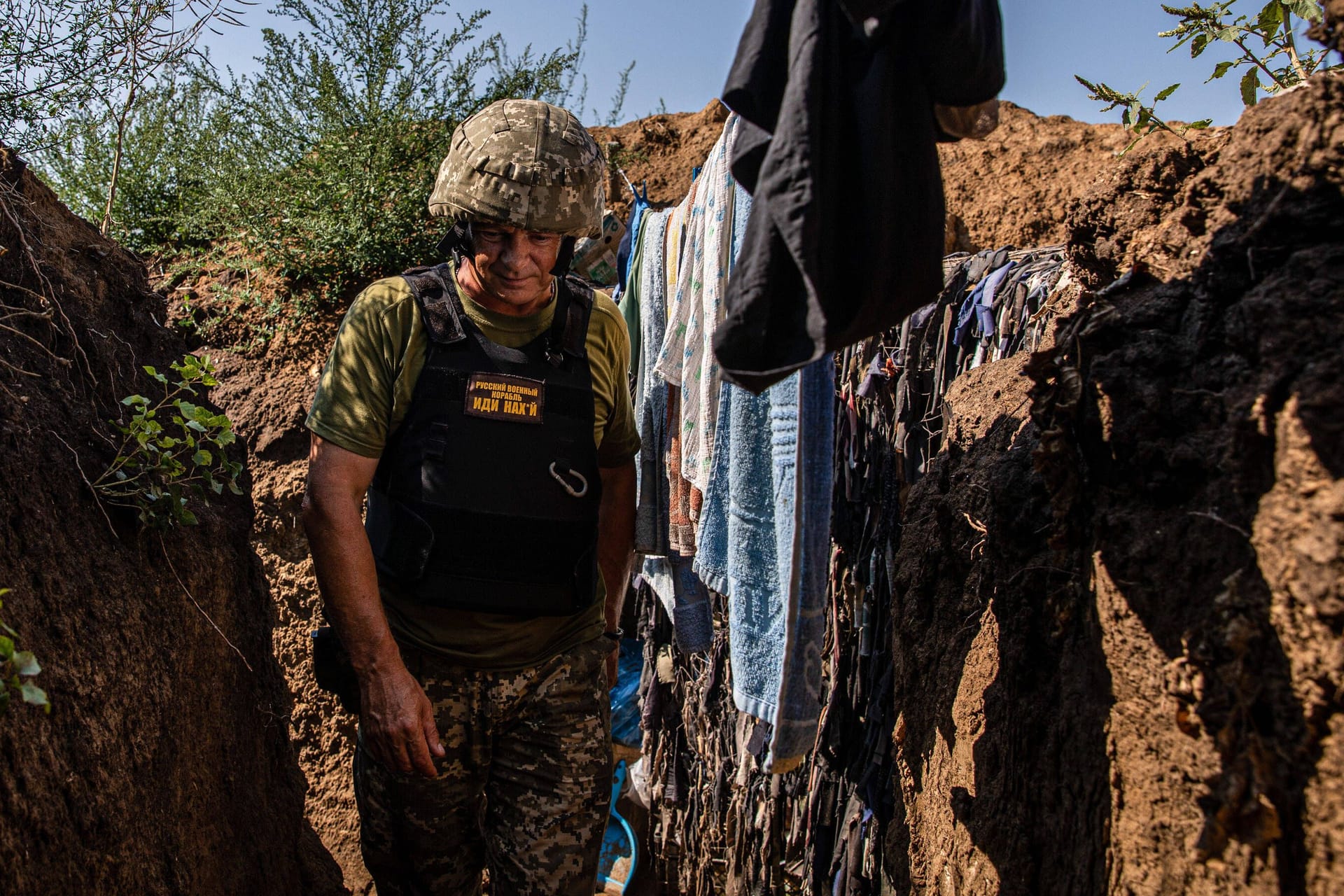 Ukrainischer Soldat im Schützengraben bei Mykolajiw: Nach sechs Monaten gibt es kaum noch Bewegung an den Frontlinien.