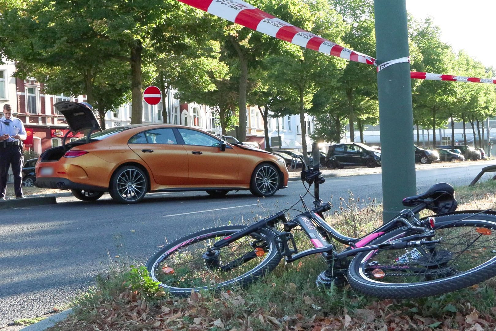 Das Unfallauto an der Kreuzung: Mehrere Kinder wurden angefahren.